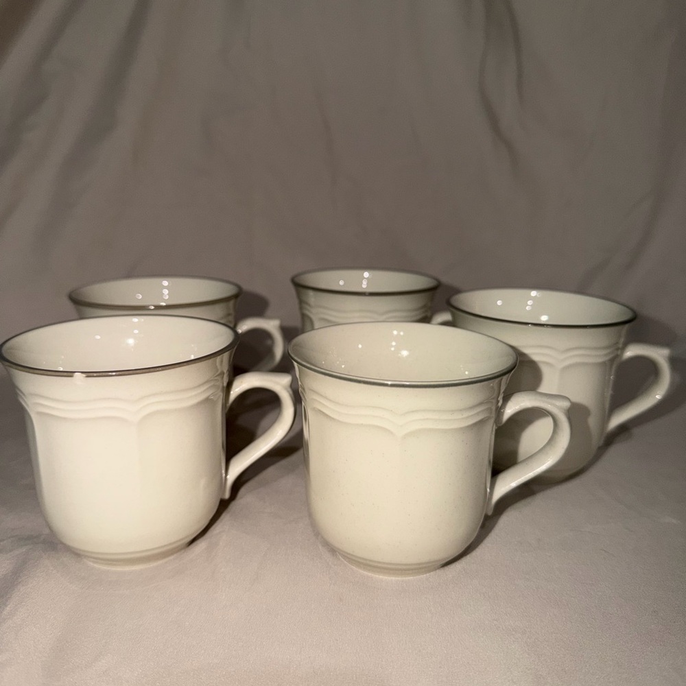 Set of 5 Cream Southampton Stoneware‎ Mugs Vintage